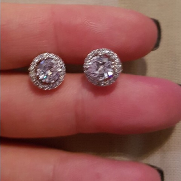 Round Stud Earrings - Picture 6 of 8